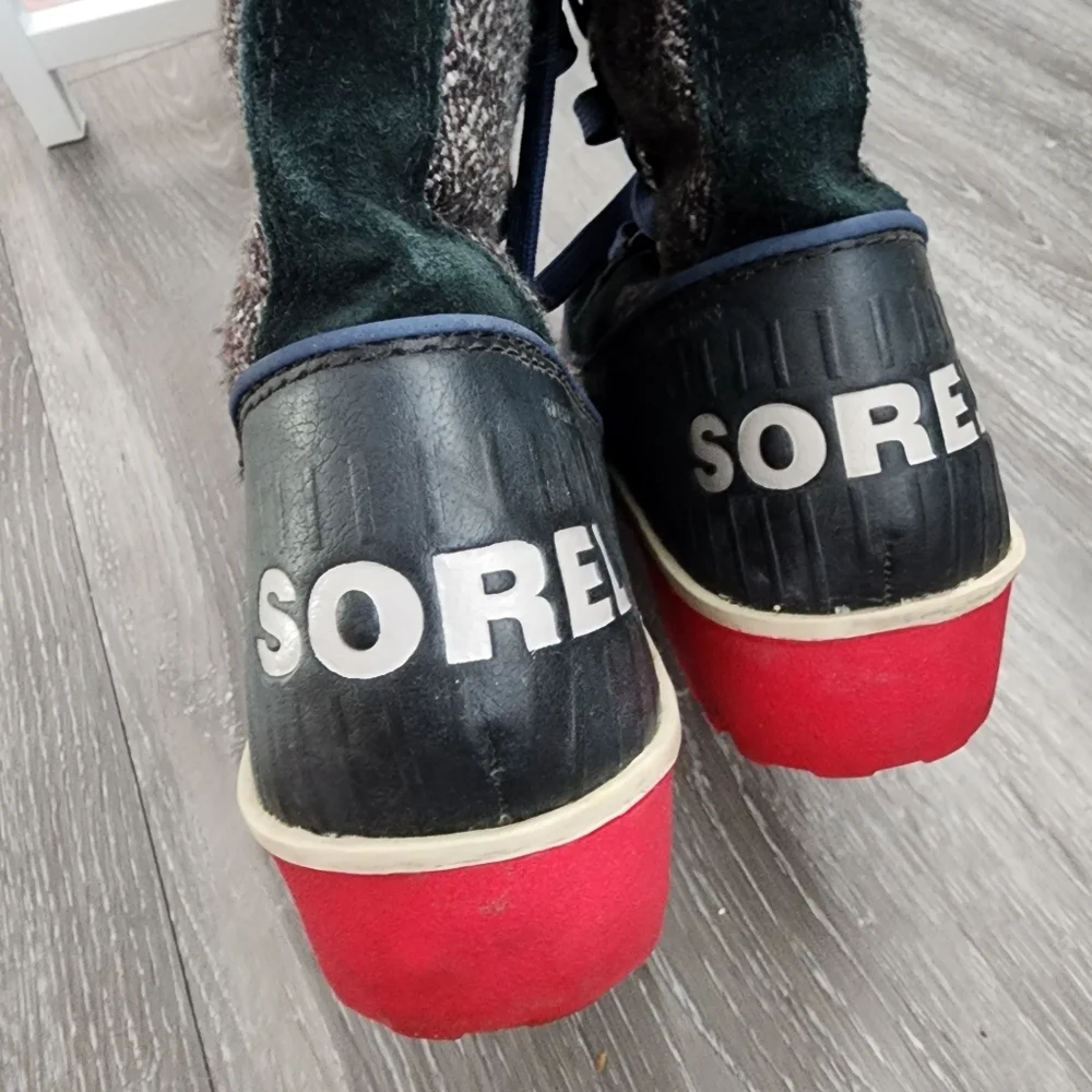 Sorel Tivoli II high herringbone snow boots Size 7